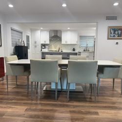 Bo Concept Milano Expandable Dining Table + 6 Leather Chairs