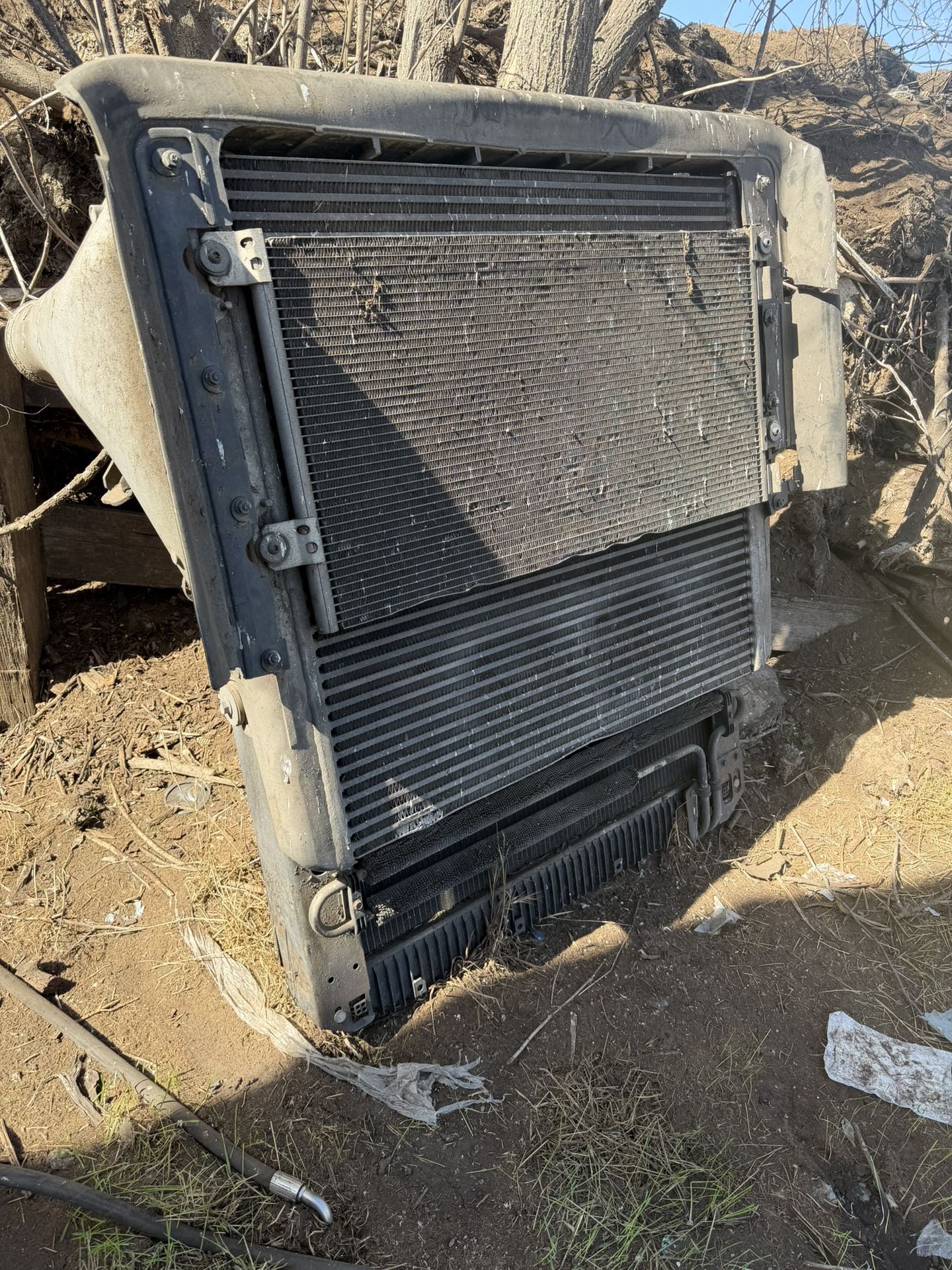 2013 VOLVO Radiator Complete