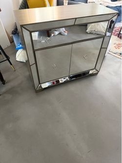 Dresser / cabinet