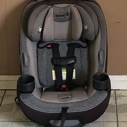 LIKE NEW SAFETY 1ST CONVERTIBLE CAR SEAT!!!