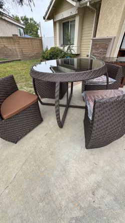 Dining table brand new