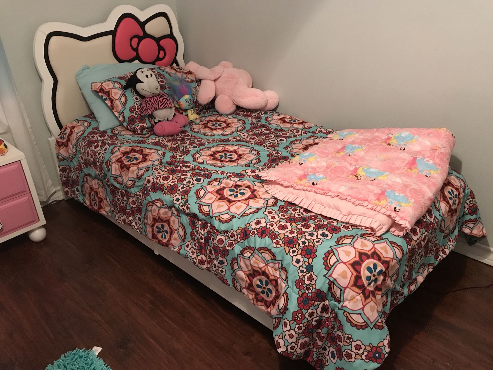 HELLO KITTY WALL DECOR for Sale in Salem, OR - OfferUp