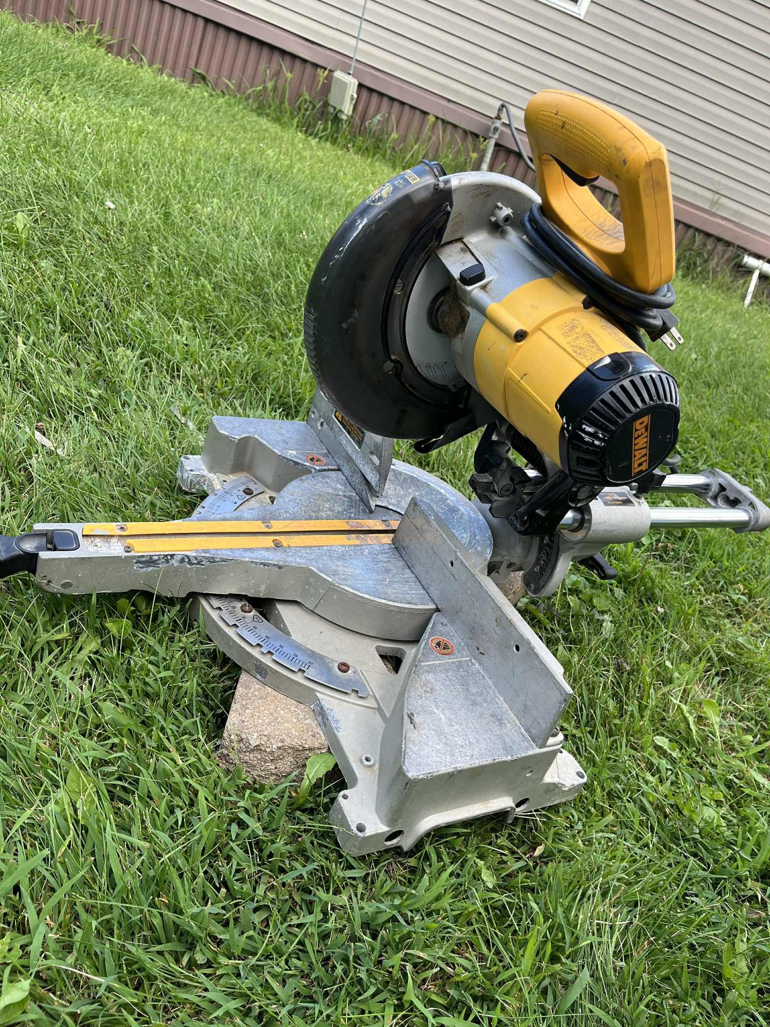 DEWALT miter saw