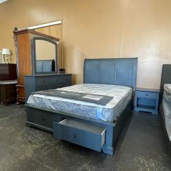 Gray 5-Piece Platform Queen Bedroom Set