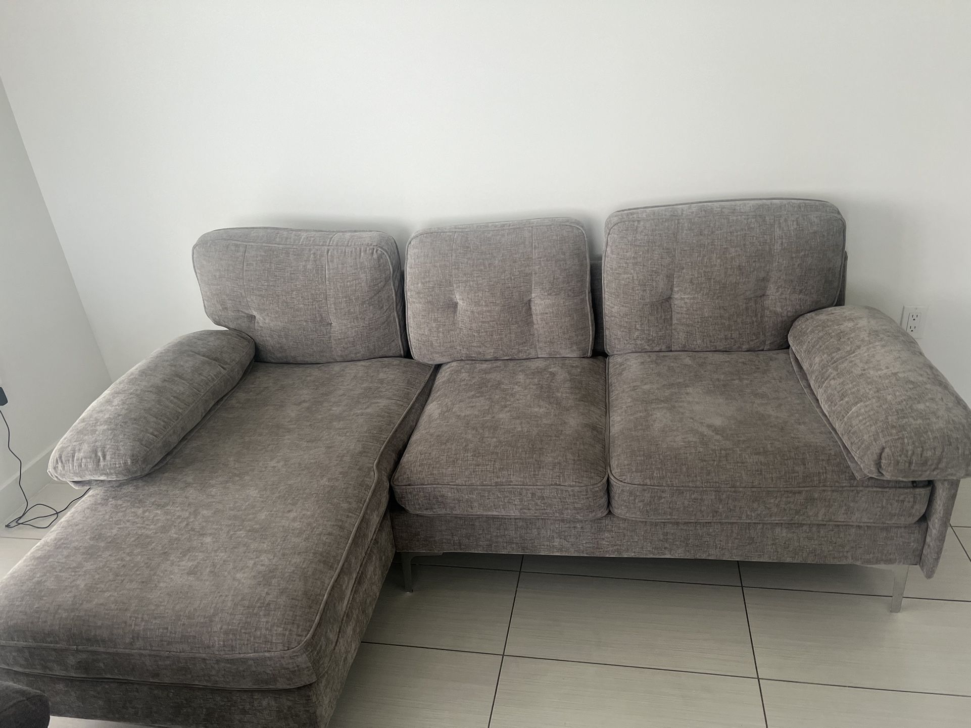 Sofa With Chase