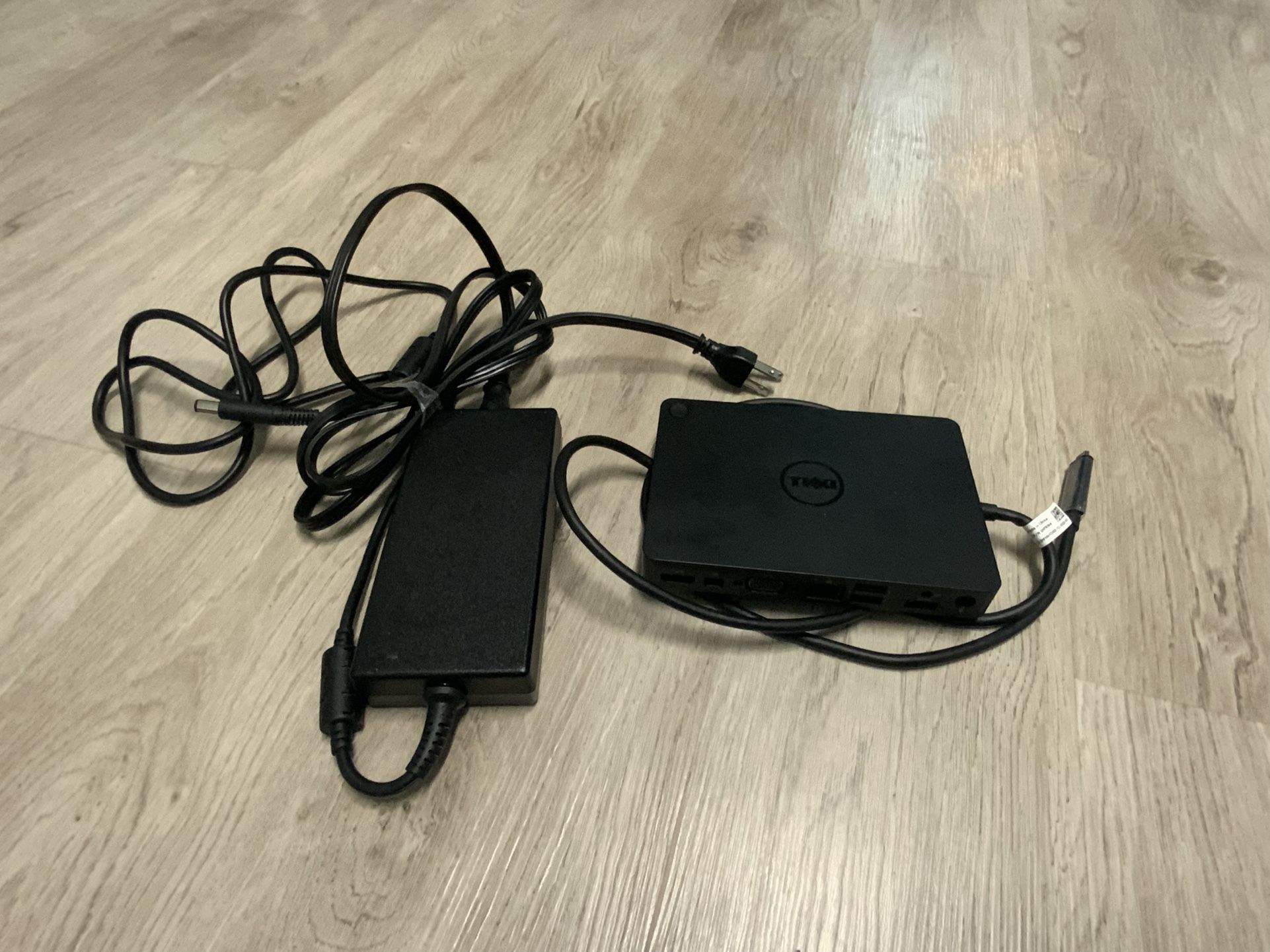 Dell WD15 Monitor Dock 4K with 180W Adapter, USB-C