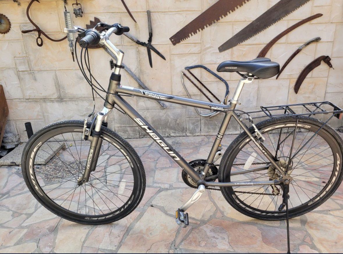 Shogun T1000 Men’s Hybrid Bicycle