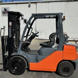TOYOTA PROPANE FORKLIFT 
