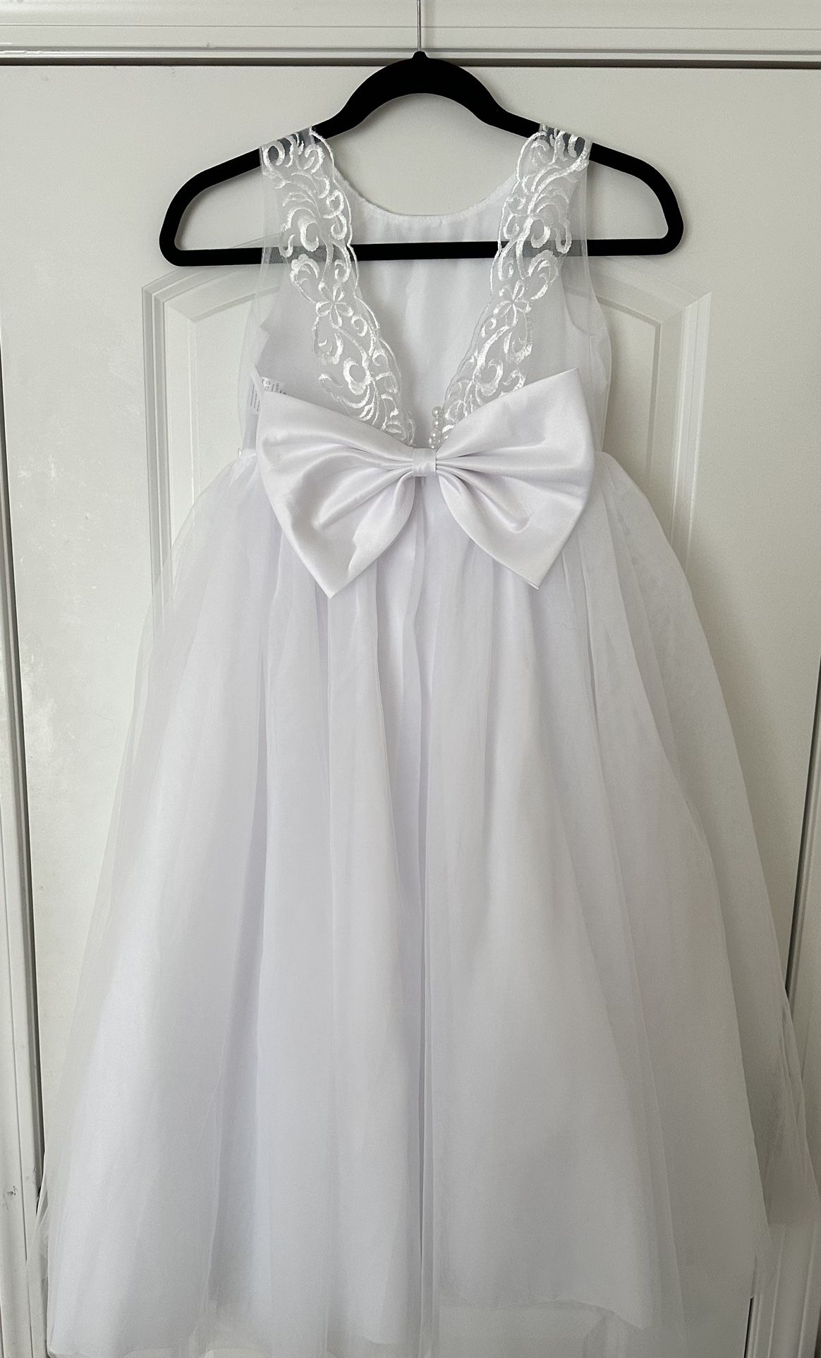 New Little/Big Girls Long Lace Dresses in White , sizes are 6,7,8,9 y.o