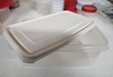 Vintage Rubbermaid #9 Servin' Saver 12 cup rectangular storage container with almond color lid. 1 only available.
*** Cash 💸 only, please. Front Door