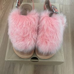 UGG  6.5 Furry Sandals