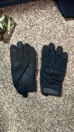 Black reinforced knuckle gloves