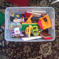 TOTE OF VINTAGE LEGOS