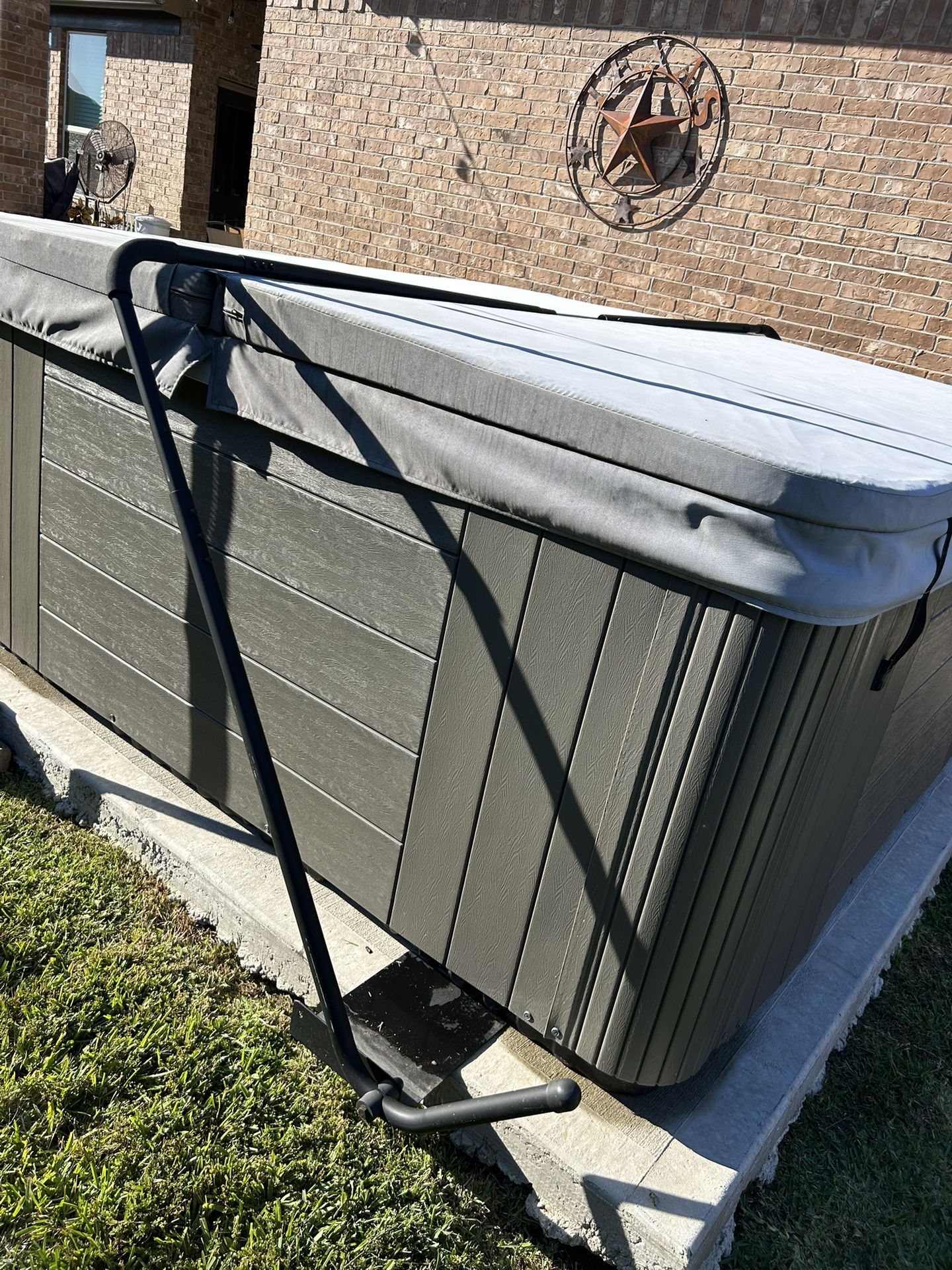 Spa & Hot Tub Cover Lift Removal
