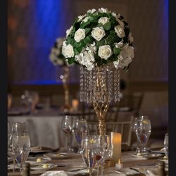 10 White Floral Wedding Centerpieces
