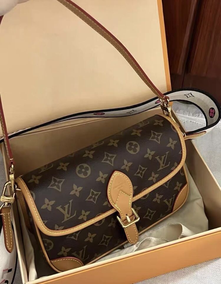 Baguette bag women‘s cross-body shoulder handbag