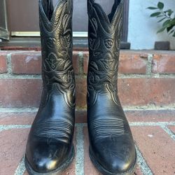 Women Size 8.5 Ariat Boots 