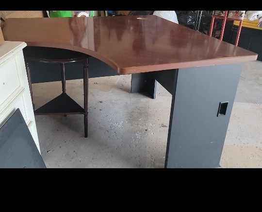 Free Corner Desk