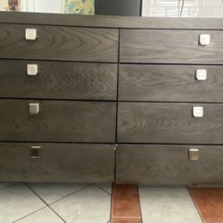 Klaussner 8 Drawer Dresser And Mirror Set