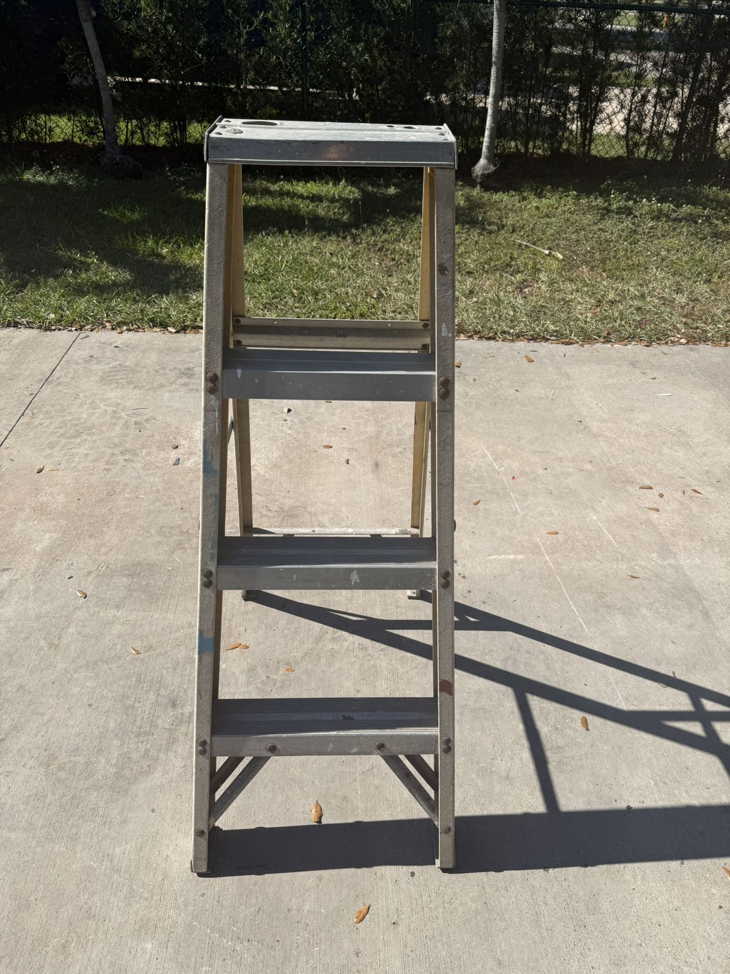 4ft fiberglass ladder 🪜 