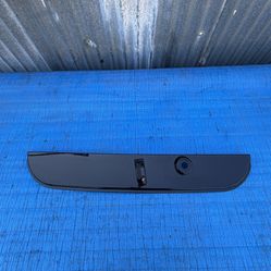 2015 2016 2017 2018 2019 2020 Chevrolet Suburban Tahoe / GMC Yukon / Cadillac Escalade Rear Liftgate Tailgate Window Wiper Spoiler Retainer OEM (ORIG
