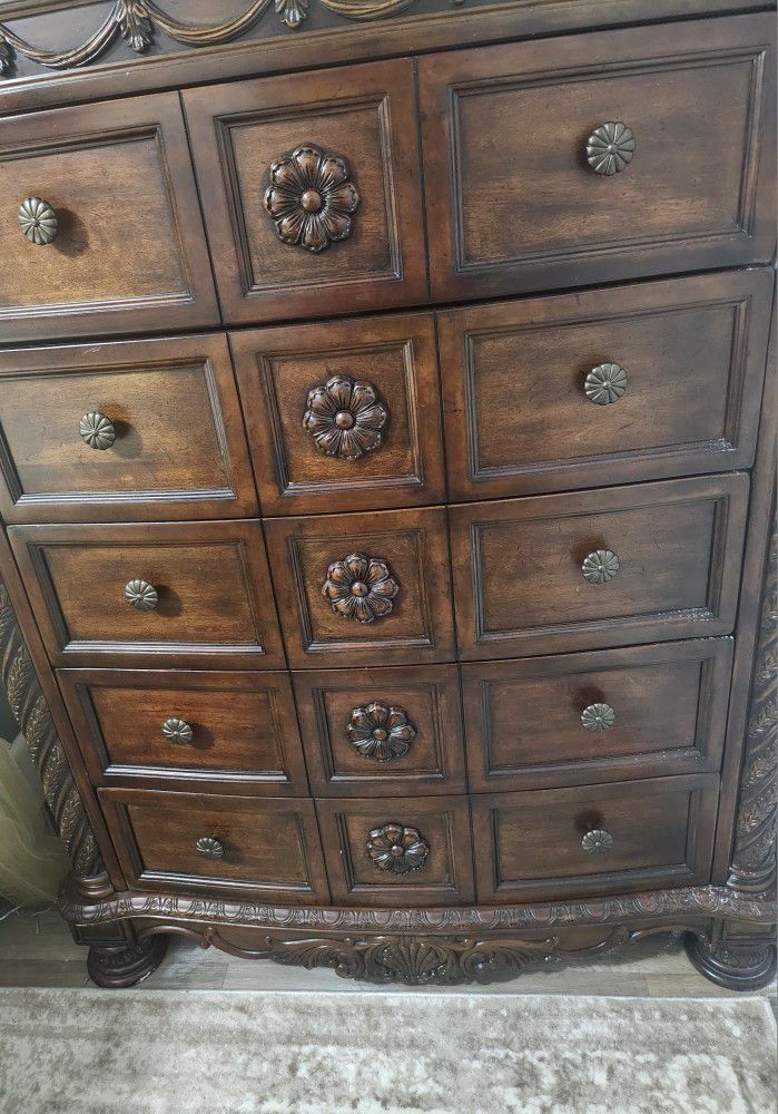 Ashley North Shore Chest
