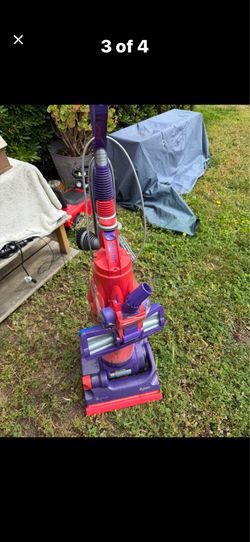 Dyson vacuum new vacuum with accasssries