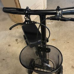 Knee scooter With Basket 