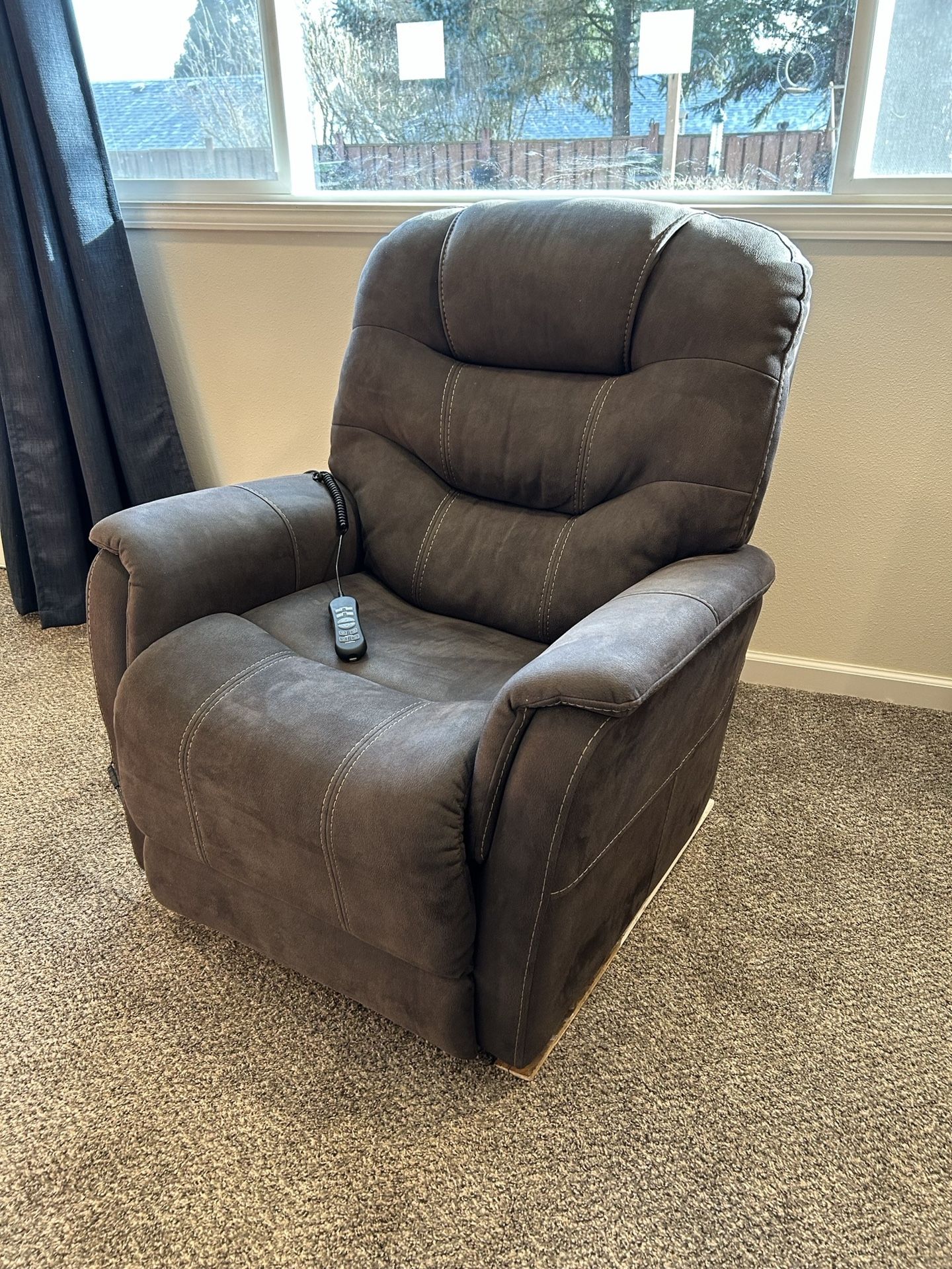 Power Lift Recliner 