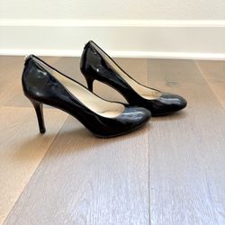 Michael Kors Black Patent Leather Round Toe Pumps Heels (size 6)