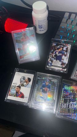 Selling a ton of FOOTBALL/ Baseball cards DM ME WITH A PRICE