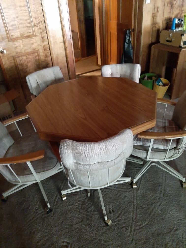 Octagon Kitchen Table With 5 Chairs