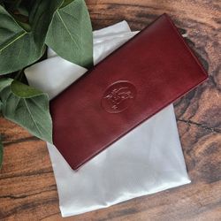 vintage Burberry Maroon burgundy Red Paid Credit Card Long Soft Leather Wallet With Logo will come with generic dust bag has  6 credit card slots, 1 z