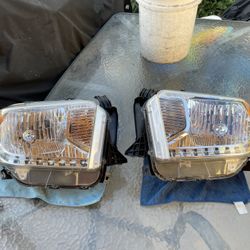 Headlight Toyota Tundra 2014 Al 2021 