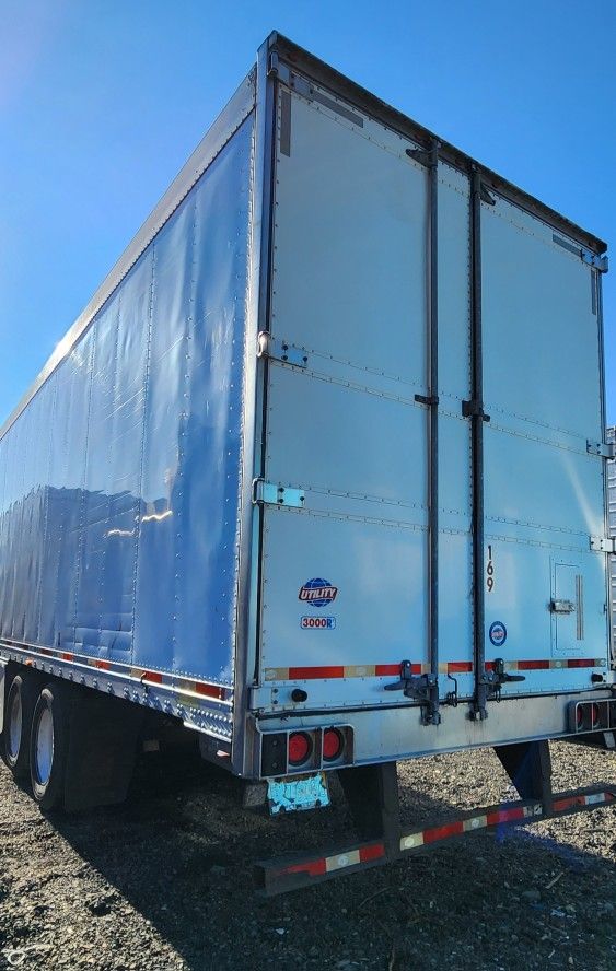2014 Utility 3000R 53 ft semi Reefer trailer