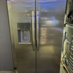 New Frigidaire Gallery 36” 25.6 Cu Ft Side By Side Refrigerator 