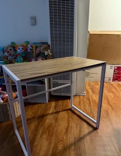 Desk table