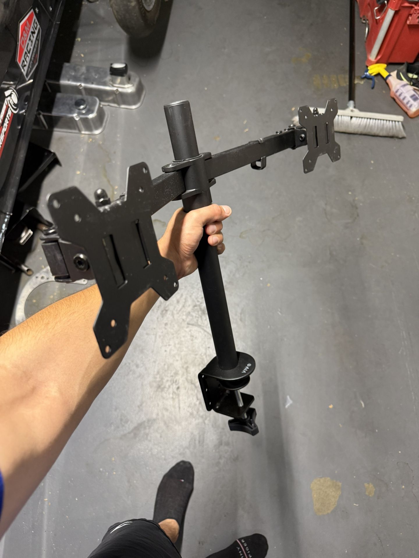 Dual computer monitor mount