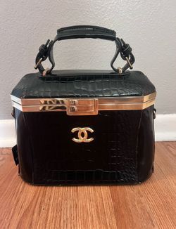 Purse black pattern