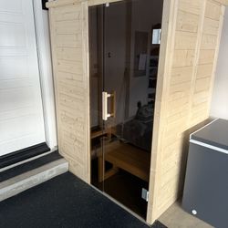 Dry Sauna W/ Rock Heater