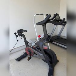 Peloton Bike, Minor Cosmetic Wear - Excellent – Denton, TX