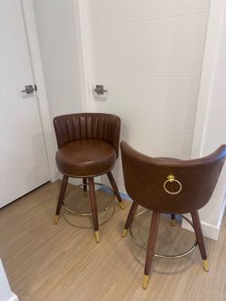 Brown barstools (swivels)