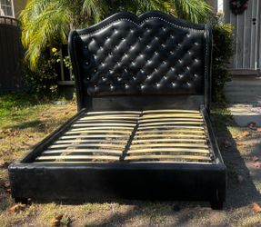 QUEEN BED - BEAUTIFUL