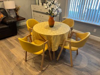Round Dining Table with 4 Chairs