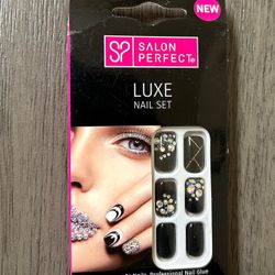 Salon Perfect Black Embellished 24 Piece Nail Set 