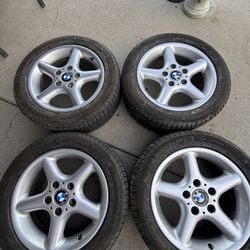 Selling a full set of original BMW Style 32 alloy wheels with Michelin snow season tires