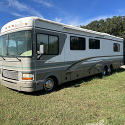 RV , 2000 Fleetwood Bounder V8