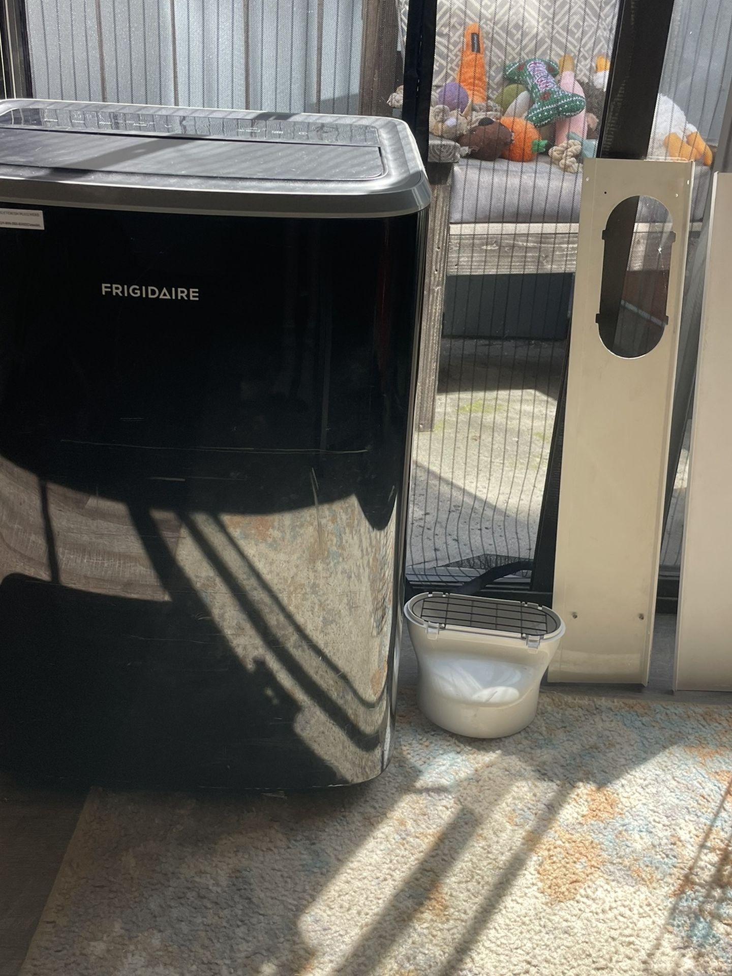 Frigidaire Portable Air Conditioner – Works Great – Needs Vent Hose