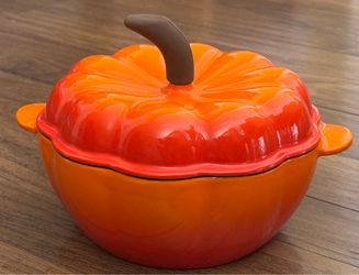 Wolfgang Puck Pumpkin Cast Iron Dutch oven/Casserole Dish