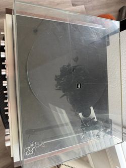 REGA P-3 TURN TABLE WITH REGA ELYS CARTRIDGE